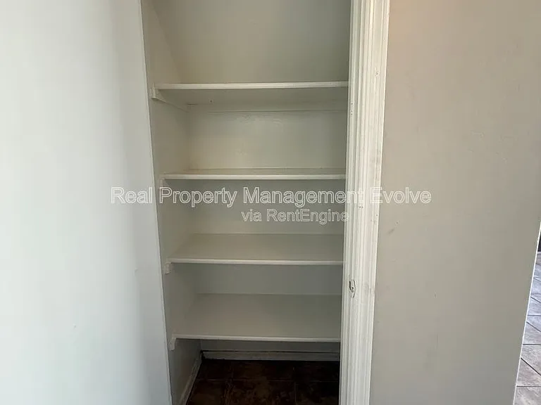 3930 W Irwin Ave — Photo 11