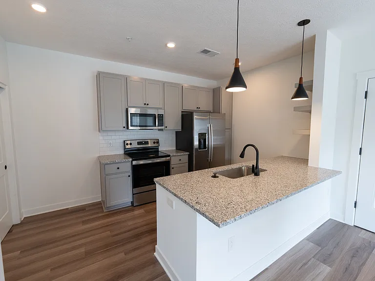1460 Grant 1A kitchen