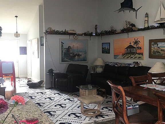 4th image of 10452 Marion St
