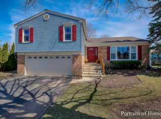 55 W End Rd, Roselle, IL 60172