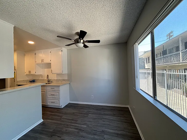 245 South Serrano Ave — Photo 28