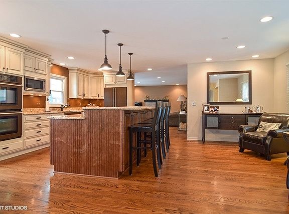 5th image of 517 W Ashford Ln