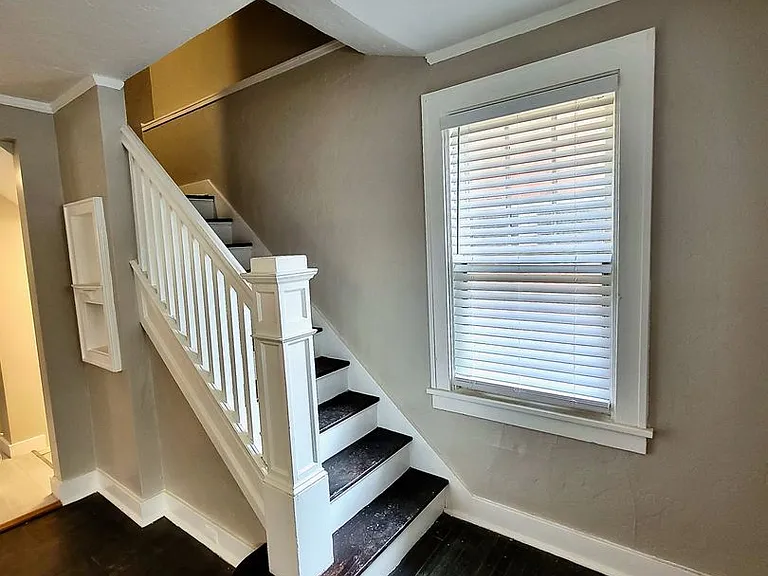 2048 Pioneer Ave — Photo 5