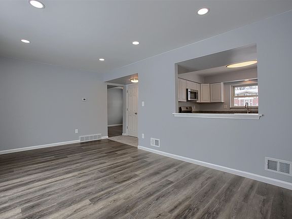 5th image of 43643 Deborah Dr