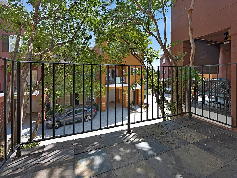 935 Hawthorne Bridge Ct — Photo 21