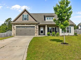 1049 Hydrangea Dr, Aberdeen, NC 28315