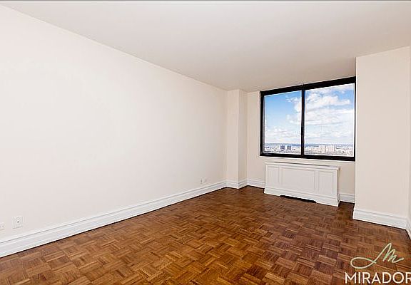 3rd image of 145 W 67th St APT 17A
