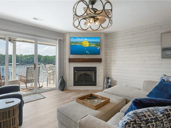 180 Lakeview Resort Blvd #2D, Sunrise Beach, MO 65079