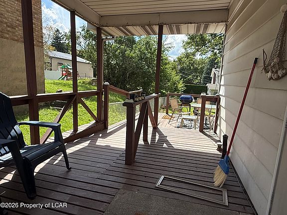 4th image of 742 Hayes St