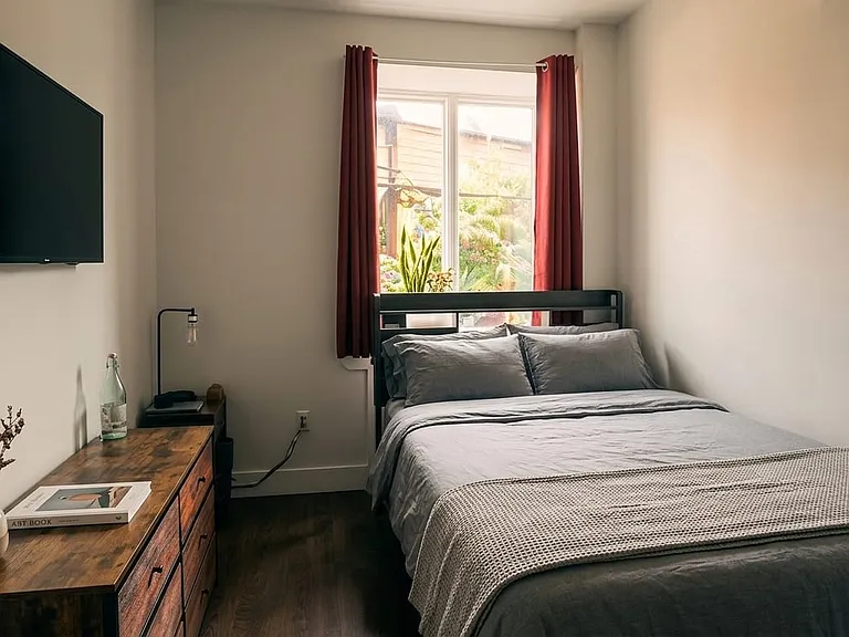 484 Seneca Ave #2D — Photo 7