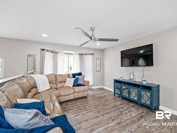 5th image of 18786 Hillside Cir S