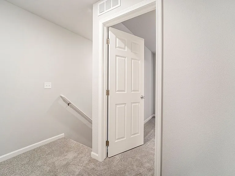 586 Orchard Ave — Photo 18
