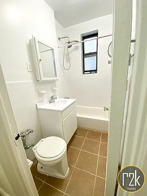 Rented by Realty 2000 Corp | media 12