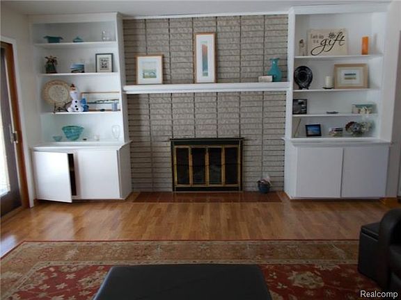 5th image of 10888 Buckingham Ct