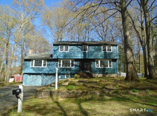 2 Fairfield Ln, Simsbury, CT 06070