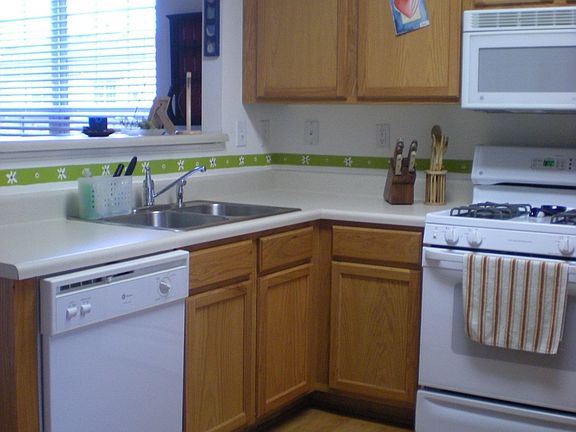 5th image of 3220 Hidden Cove Cir
