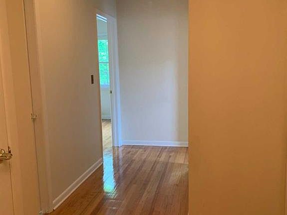 4th image of 4 Merritt Ct #A