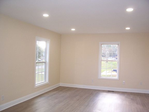 2nd image of 207 Saddle Dr