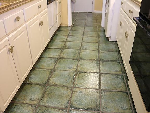 5th image of 22655 Chagrin Blvd APT 212