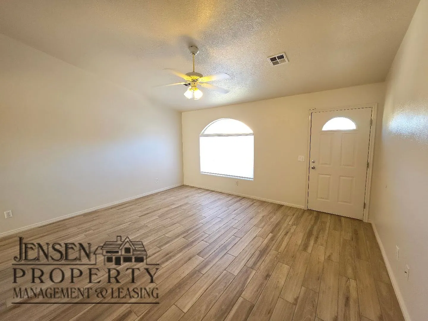 2 Bedroom Duplex for rent! — Photo 2