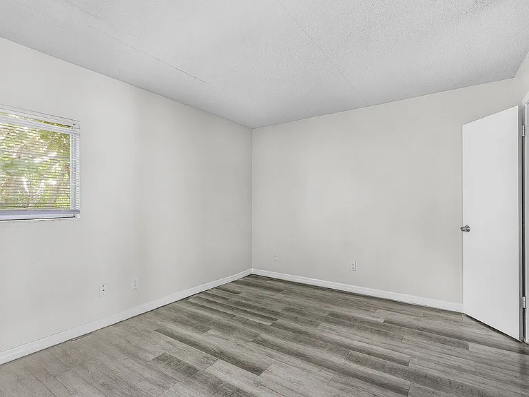 The Lakeside at 2315 — Photo 13
