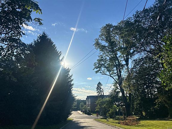 4th image of 21 Dogwood Rd