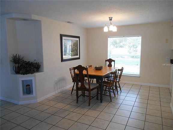 3rd image of 231 W Holly Dr