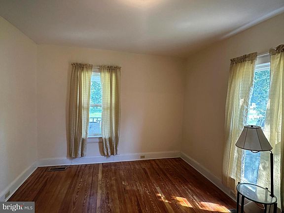 3rd image of 23202 Village Rd