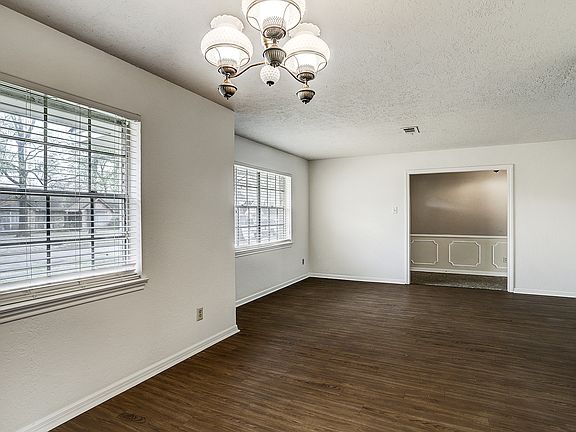 2nd image of 330 Kingscourt Dr