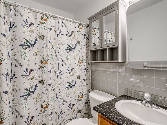 5th image of 6452 Locke Ave