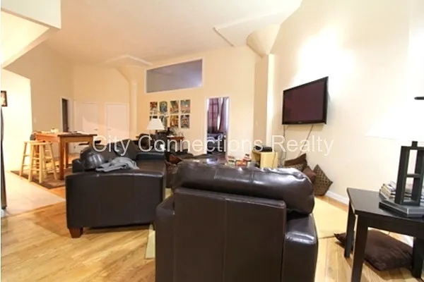 Rented by City Connections Realty | media 4