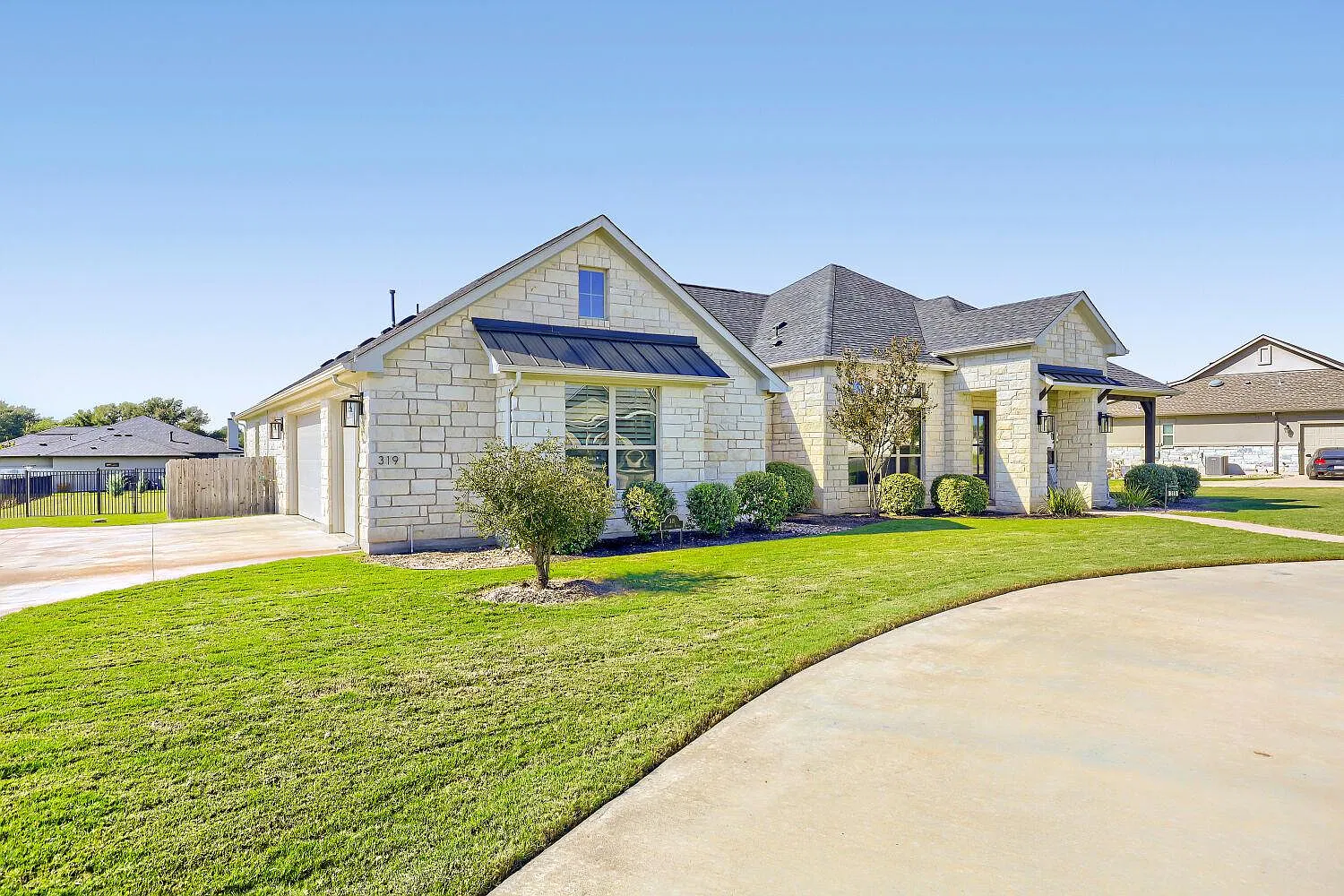 3 bed, 2.5 bath, 2980 sqft, $5,400 — Photo 3