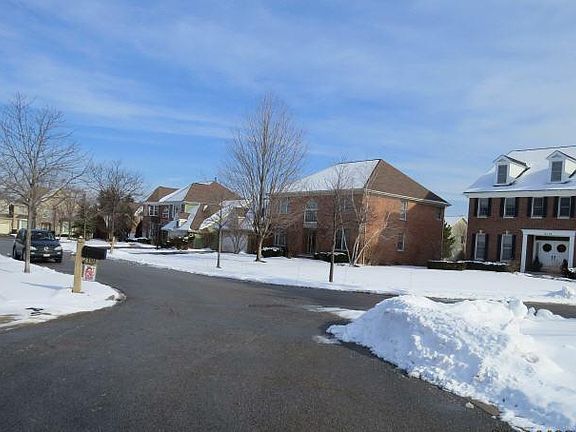 3rd image of 2114 Stratford Ln
