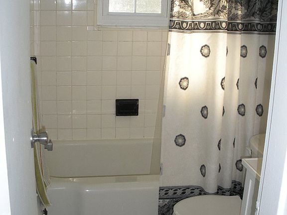 2nd image of 2055 N Woodstock St APT 104