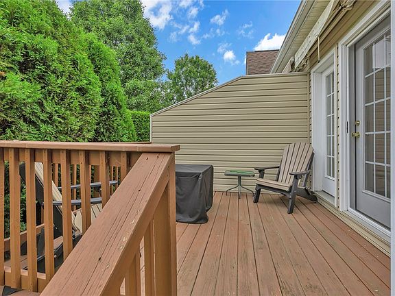 4th image of 106 Clearwater Dr