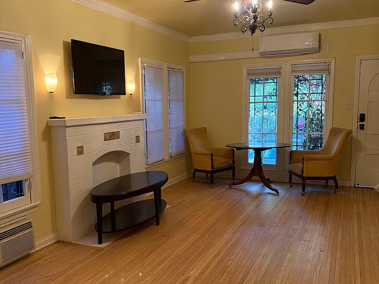6087 Harold Way #1 — Photo 4