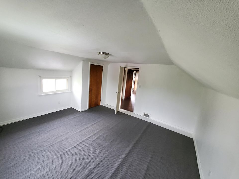 2nd image of 6 E Morehead Ave Floor 2