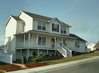 1051 NE Kelly Pl, Oak Harbor, WA 98277