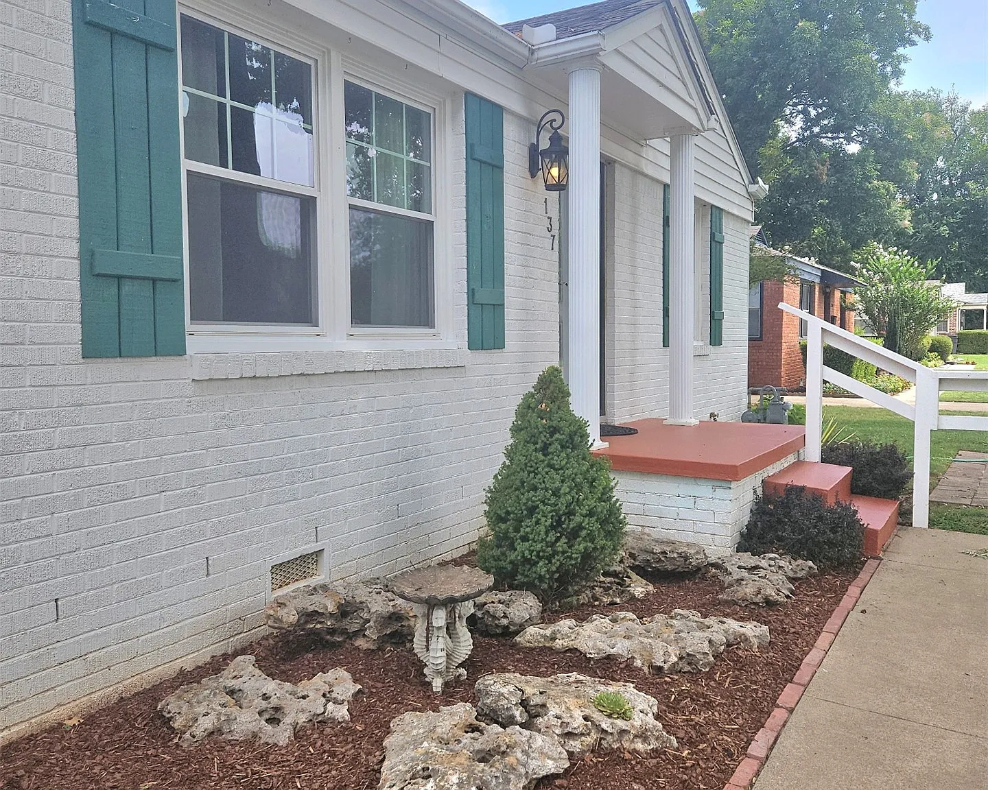 2 bed, 1.0 bath, 888 sqft, $1,960 — Photo 3