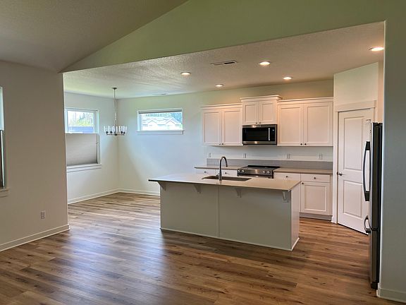 3rd image of 145 NE Liberty Ln