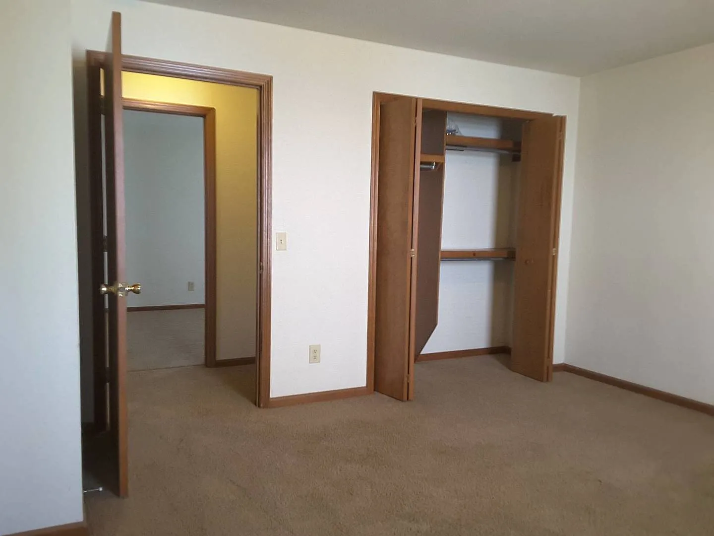 211 Stonewall Court — Photo 4