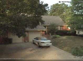 5803 NW Whispering Oaks Ln, Kansas City, MO 64152