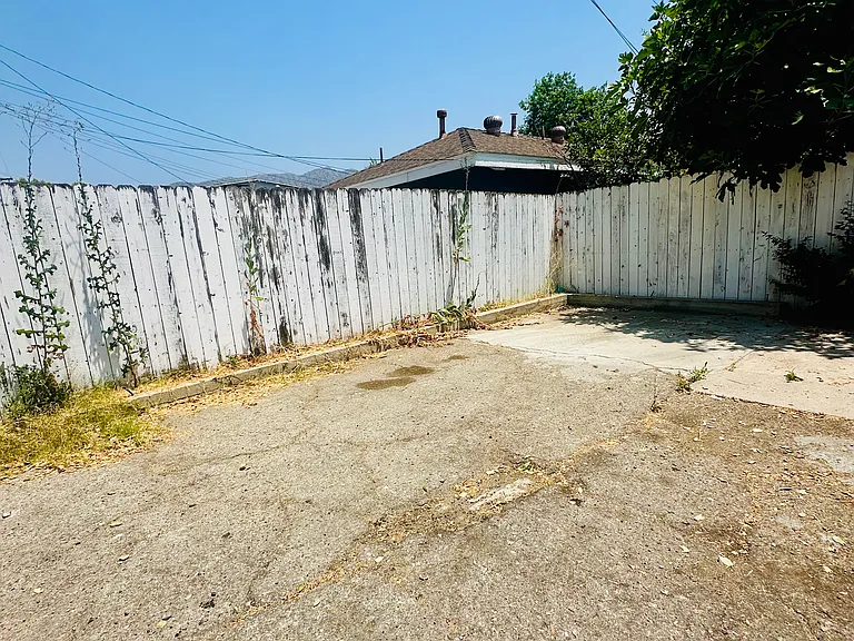 1807 Keeler St #1/2 — Photo 12