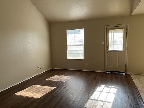 3rd image of 3606 Warfield Dr