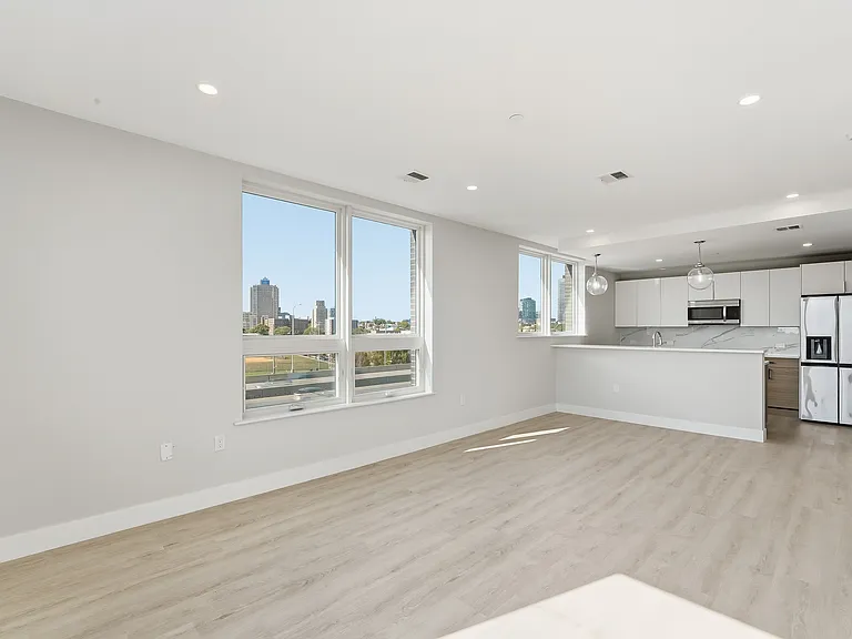Skylar Lofts JC — Photo 21
