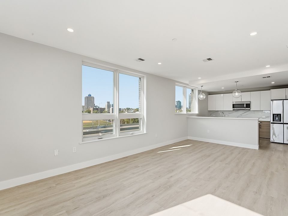 1st image of 26 Brook St #505