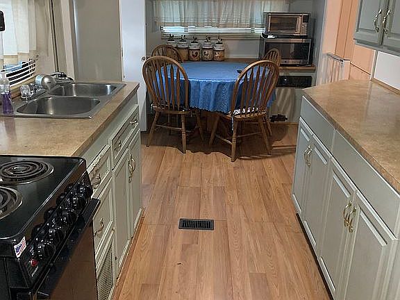 Kitchen new stove/oven