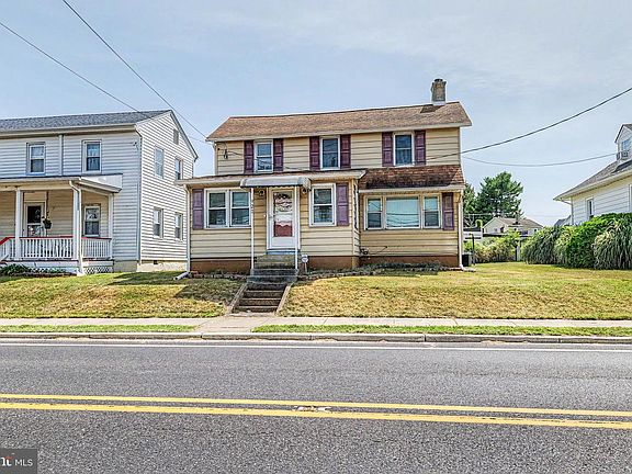3rd image of 920 Main St