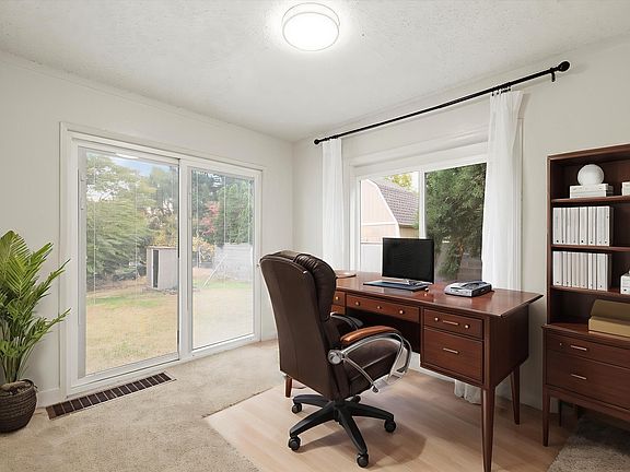 4th image of 1116 Thayer Dr