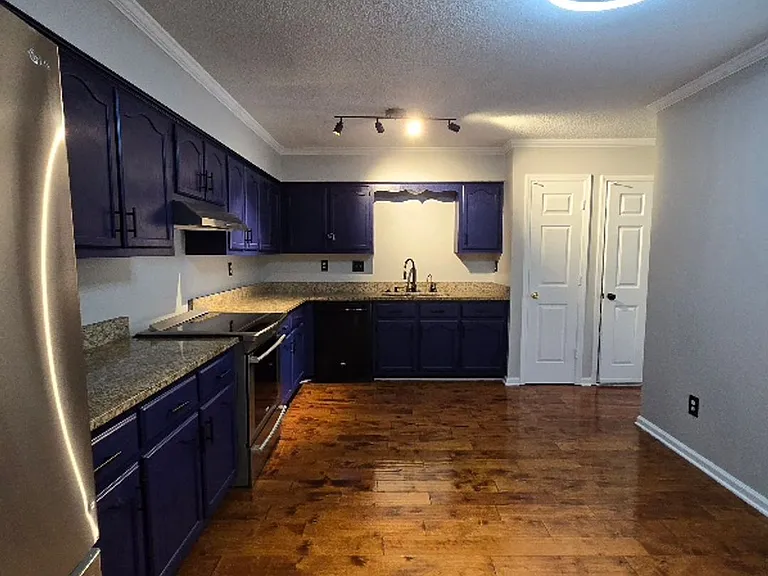 3015 Milkyway Dr — Photo 3